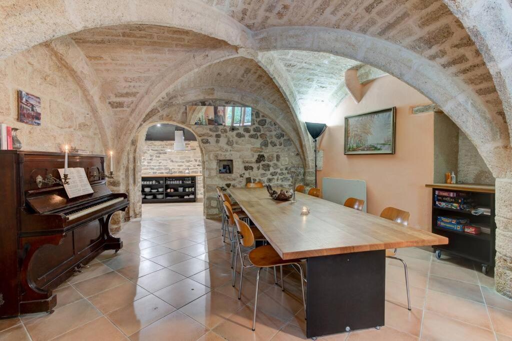 Stunning Medieval Getaway Vic-la-Gardiole Exteriör bild