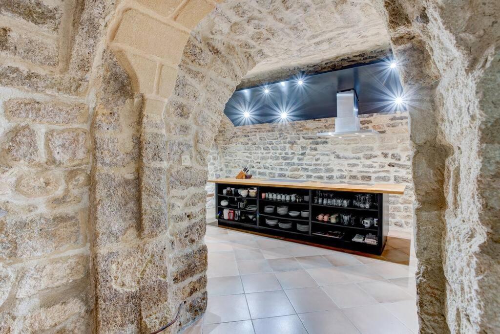Stunning Medieval Getaway Vic-la-Gardiole Exteriör bild